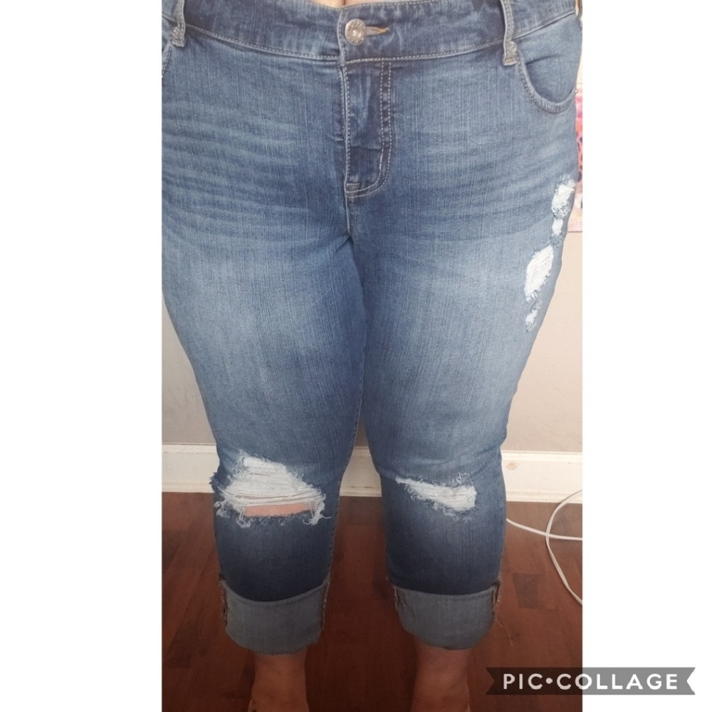 Torrid Denim Distressed Jeans Ankle Cut 22 Short